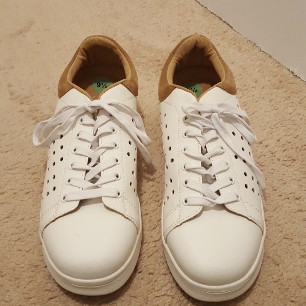 Franco Sarto Salma sneaker size 9.5 M New